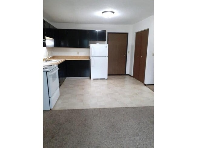 Building Photo - 303 1st St SW