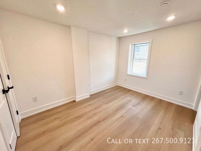 Building Photo - 2003 Amber St