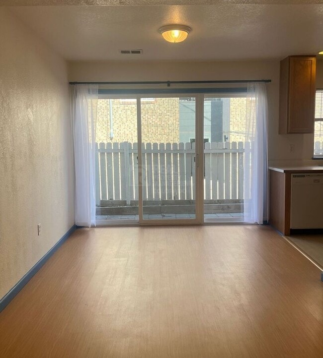 Building Photo - 911 Tulip St