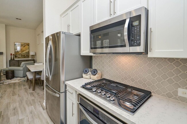 Building Photo - 18214 Lake Eagle Dr