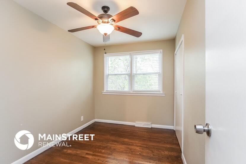 Building Photo - 1006 SW Lakeview Blvd