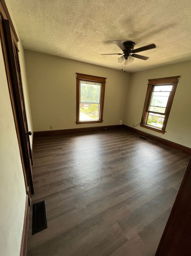 Building Photo - 549 Pine St