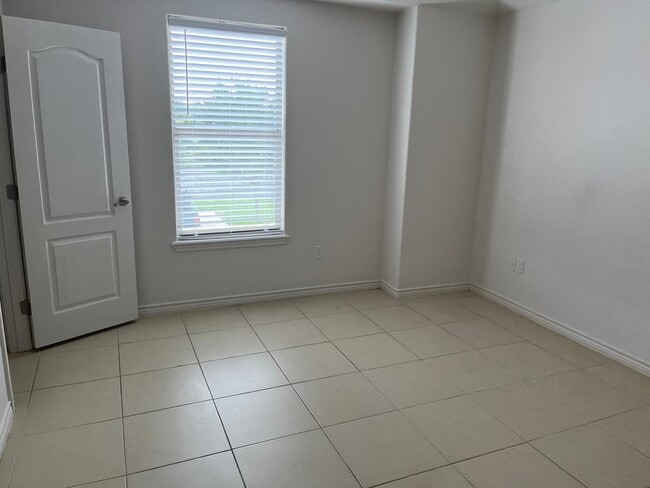 Building Photo - 7615 Laguna Del Mar Ct