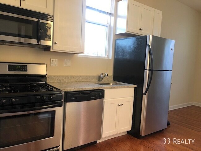 Primary Photo - 1058 N Damen-3R