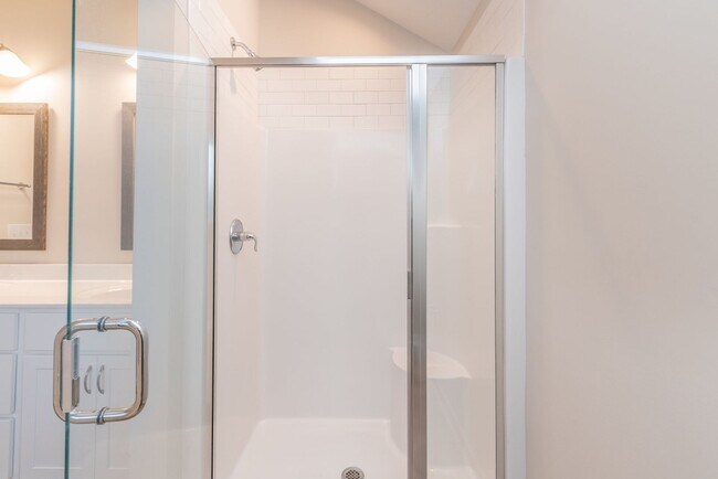 Building Photo - Beautiful and spacious 2 Story in Summerto...