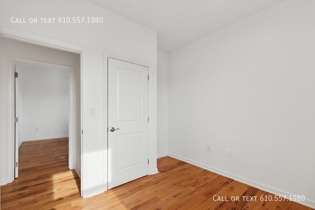 Building Photo - Newly Renovated 2 Bedroom Available for Re...