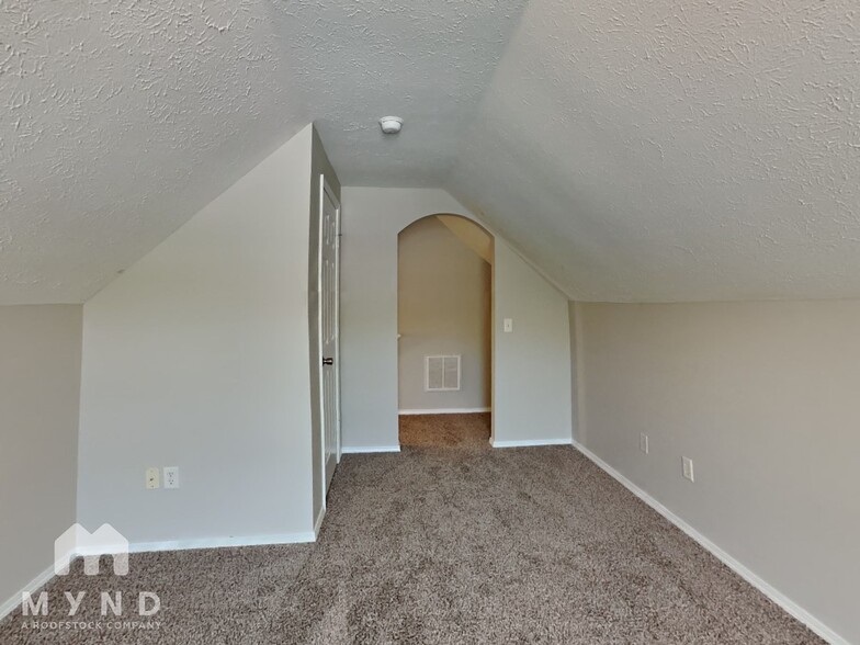 Building Photo - 416 E Denton Cir
