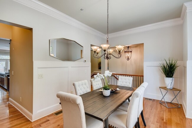 Building Photo - 1941 Ridgemont Ln