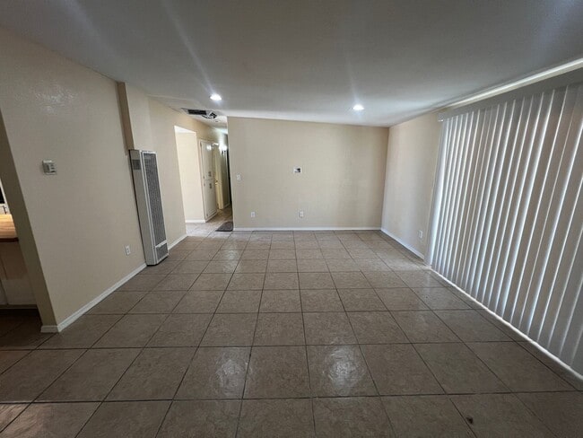Building Photo - Updated 3-Bed Home Near Base & Joshua Tree...