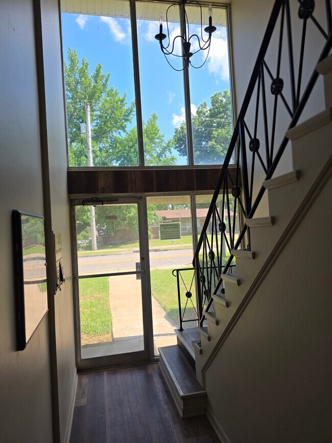 Front Controlled Access Entry - 5421 Bermuda Dr