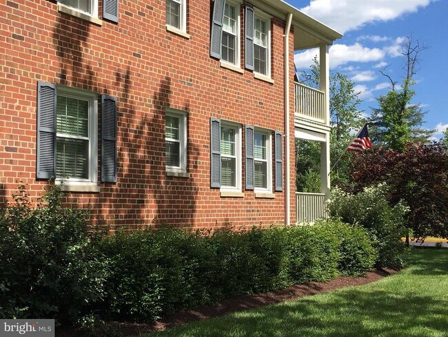 Building Photo - 6700 Wakefield Dr