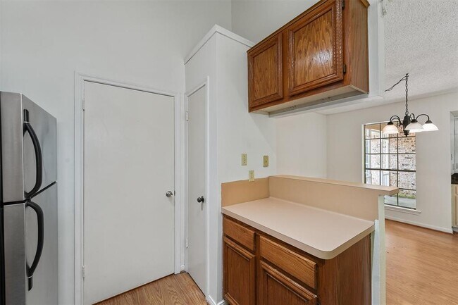 Building Photo - 32 N Pathfinders Cir