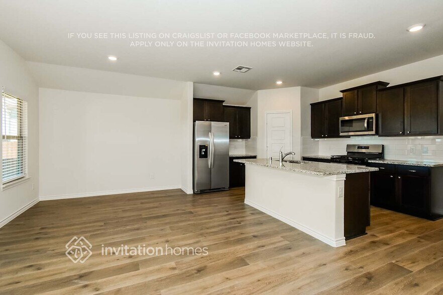 Building Photo - 3833 Kenworth Ln