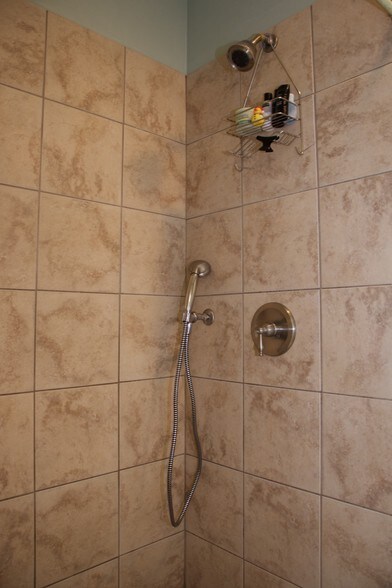Walk-in Shower - 125 Pleasant St
