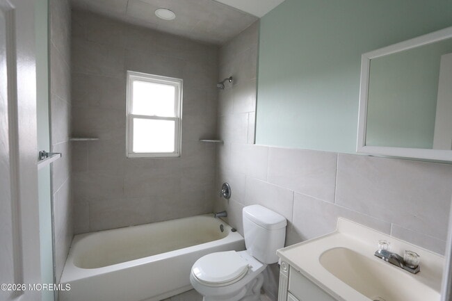 Building Photo - 110 Union Ave