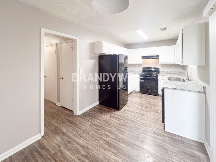 Building Photo - 2259 Hampton Dr