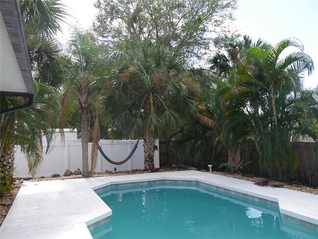 Building Photo - 3026 Vinson Ave