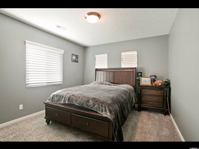 Building Photo - Beautiful 4 Bedroom 3 Bathroom Home in Lehi!