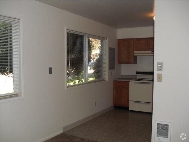 Primary Photo - Lake Oswego Apartments