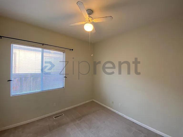 Building Photo - Unit