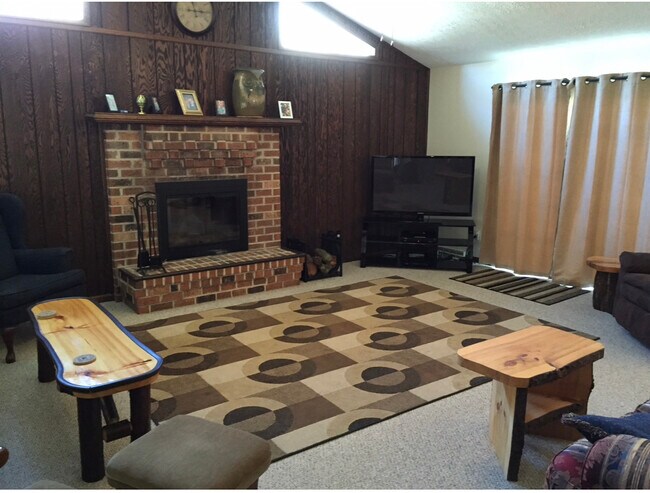 Building Photo - 14713 Esther Ln