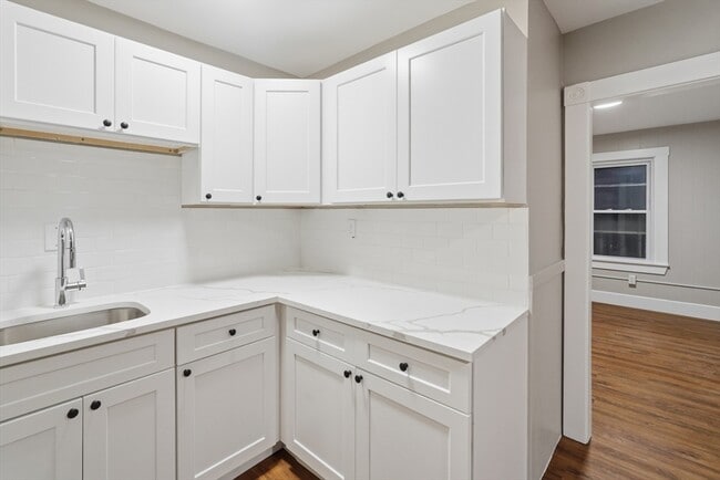 Building Photo - 44 Pratt St