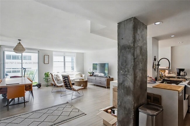 Primary Photo - 10000 W Bay Harbor Dr