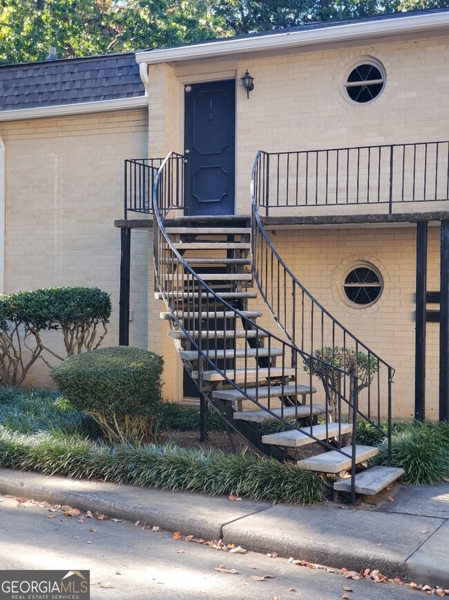 Building Photo - 5400 Roswell Rd