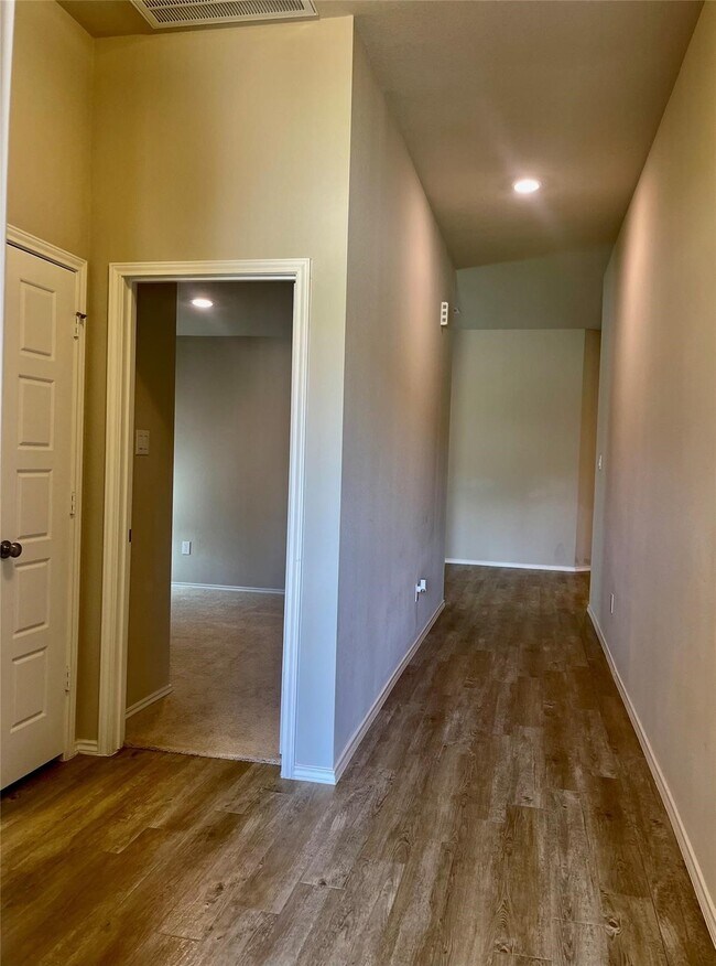 Building Photo - 513 Bonnerville Ln
