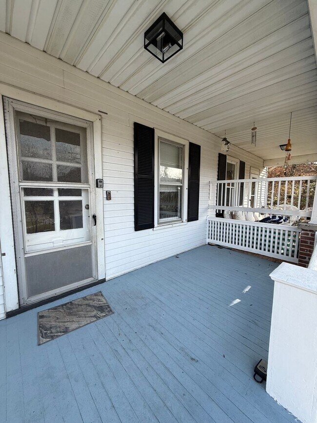 Building Photo - Cozy & Quiet Home in Glen Rock