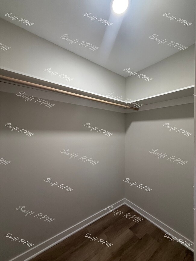 Building Photo - 1030 Oakland Ave