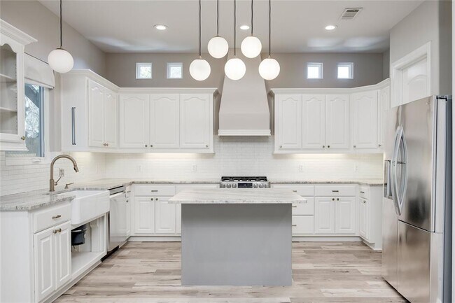 Building Photo - 12600 River Bend