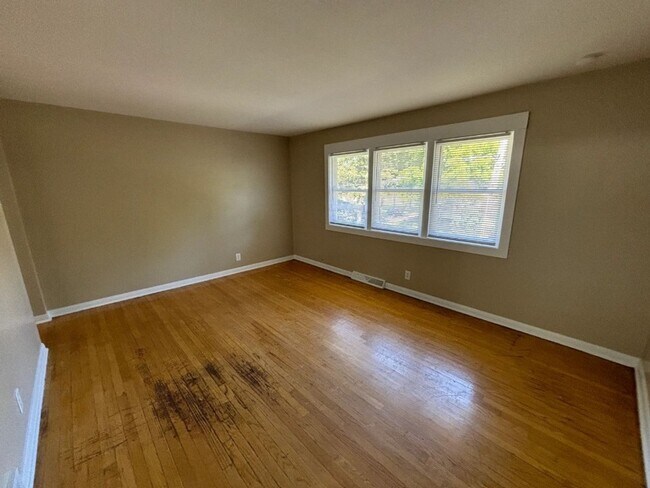 Building Photo - 110-118 Milburn Dr