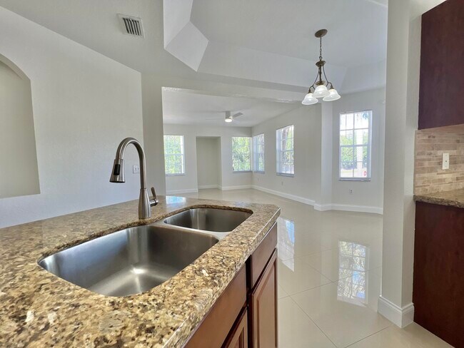 Building Photo - 1110 Belmont Pl