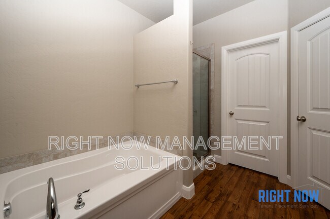 Building Photo - 4648 N Elisha Ave