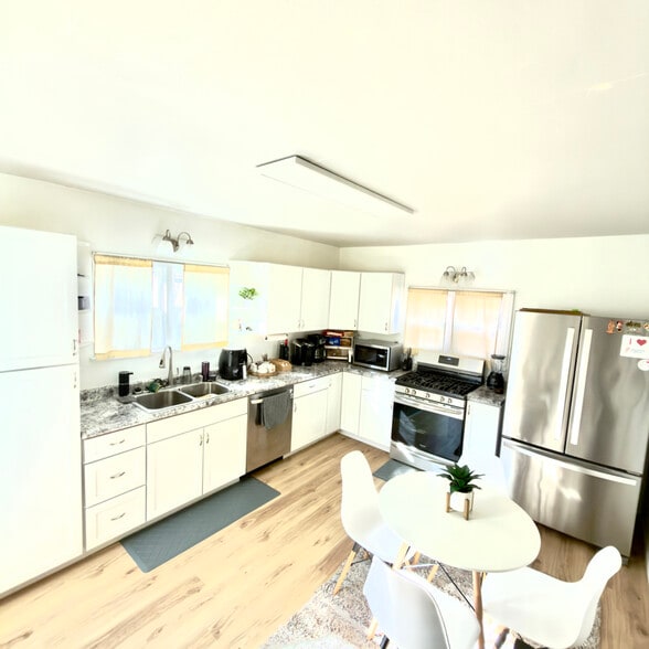 Building Photo - 2833 S 128th St