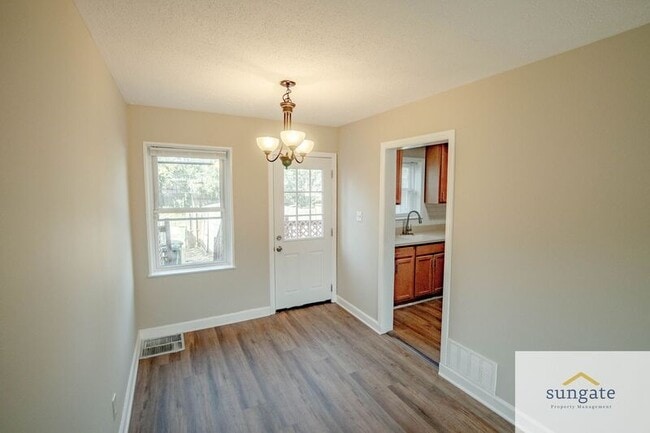 Building Photo - 5318 Patrick Henry Dr