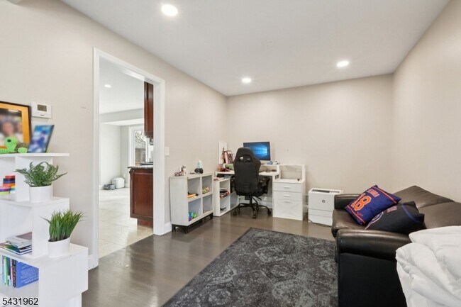 Building Photo - 210 Clarken Dr