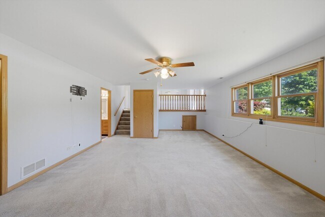 Building Photo - 752 Rosanne St