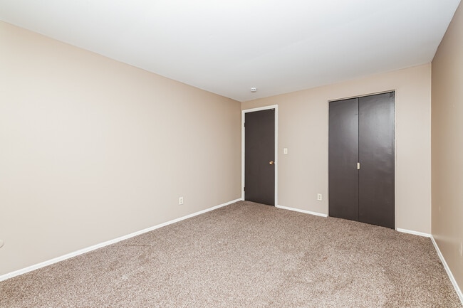 Building Photo - 5877 Taylorsville Rd