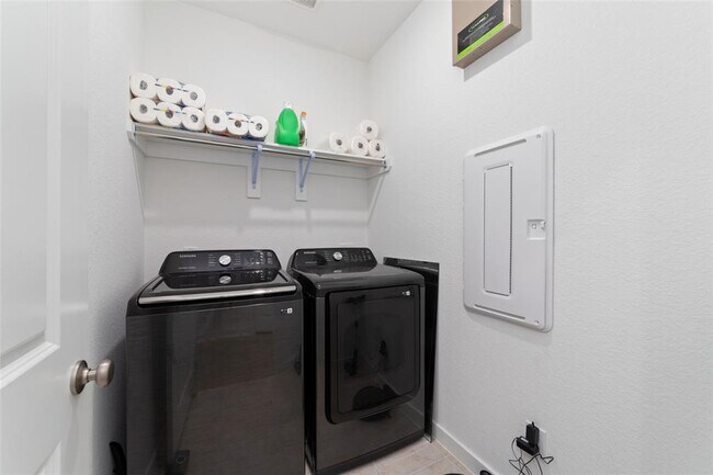 Building Photo - 2006 Elm Grv Ct