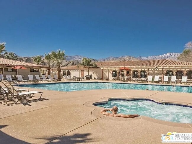 Building Photo - 20 Vía Valverde