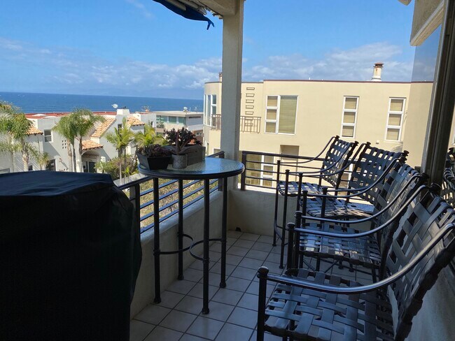 Balcony - 208 36th St