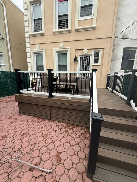 Backyard area w/ shed for storage - 7818 82nd St