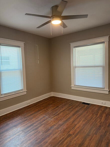 Building Photo - 3519 River Park Dr