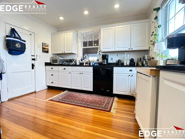 Building Photo - 103 Etna St
