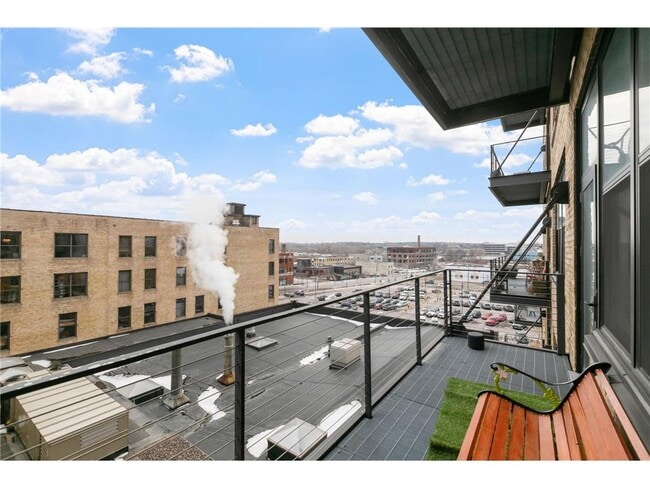 Building Photo - 290 Market St