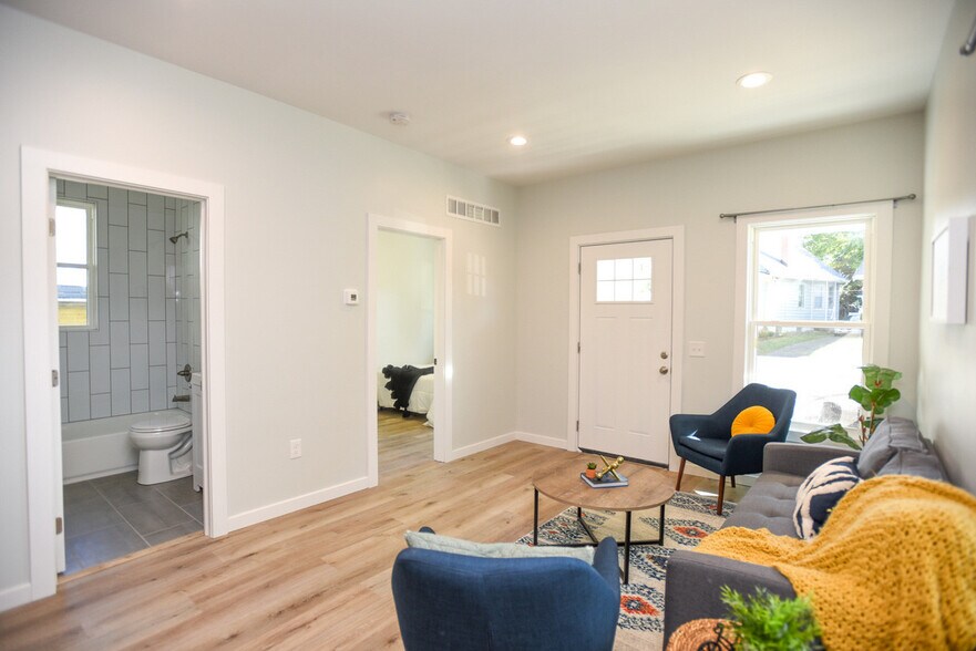 Building Photo - 4821 Ebersole Ave