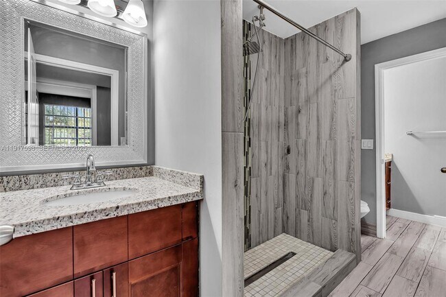 Building Photo - 1263 SW 46th Ave