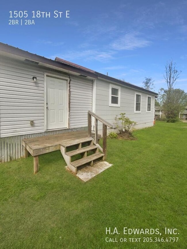 Building Photo - 1505 18th E St